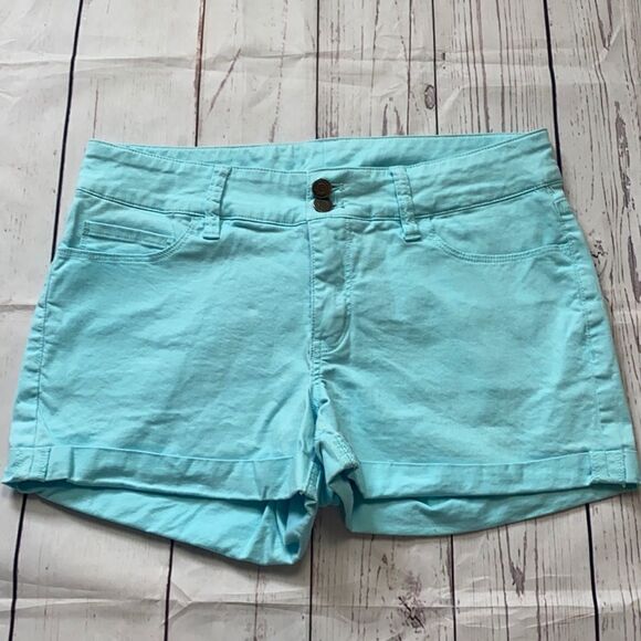 Woman’s shorts  - Picture 1 of 5